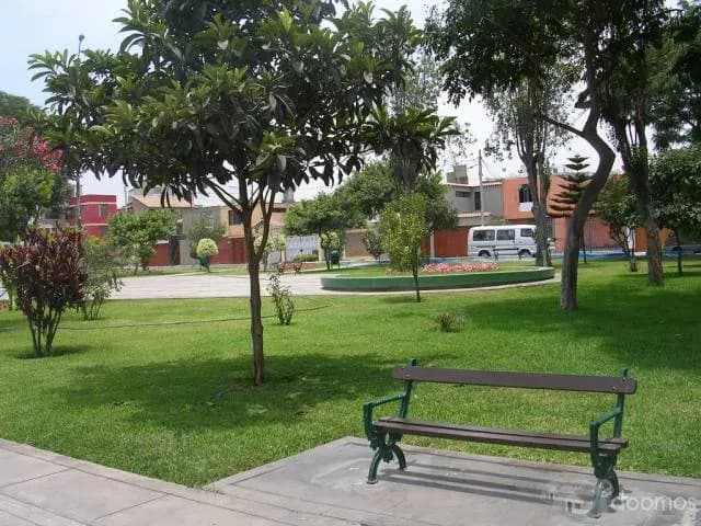 CASA ESQUINA FRENTE PARQUE ZONA RESIDENCIAL SURCO - 2