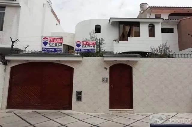 En venta bonita casa en el distrito de Yanahuara - 1