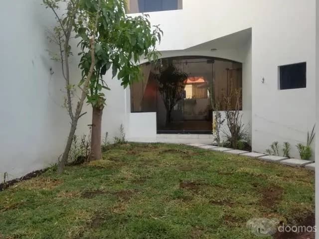 En venta bonita casa en el distrito de Yanahuara - 2