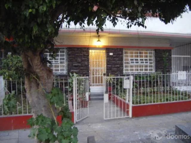 casa de 2 dormitorios con jardin exterior y puerta a la calle. - 2