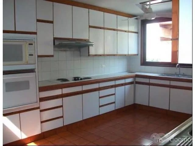 5bedroom, 4.5 single family house in a great location! - 2