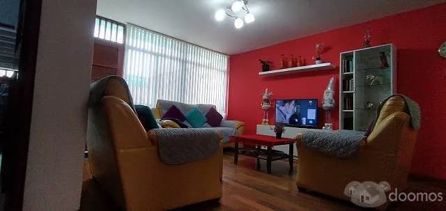 CASA MUY AMPLIA Y COMODA EN SAN MIGUEL, BUENA UBICACION - 1