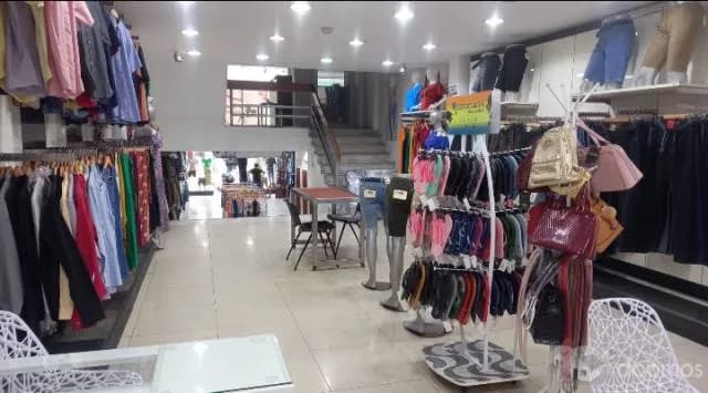 Local en alquiler tres pisos  S/ 16,000 soles - 1