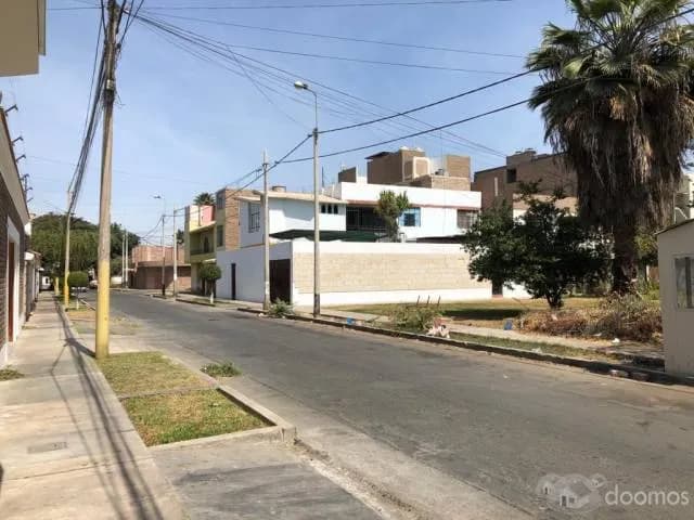 Amplia casa para vivir o negocio - 2