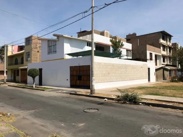 Alquilo amplia casa para vivienda o negocio - 1