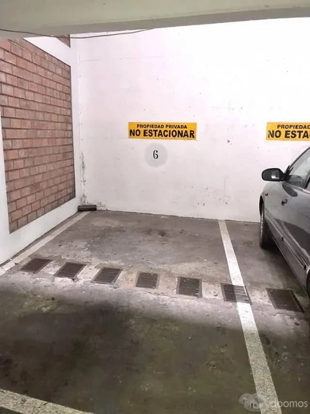 Venta de estacionamiento a 2 cuadras del parque kennedy - 2