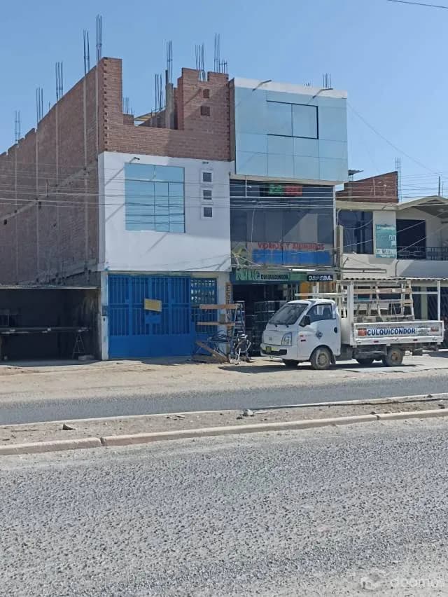 VENTA O ALQUILER DE CASA EN PLENA DOBLE VIA DE PAITA - 1