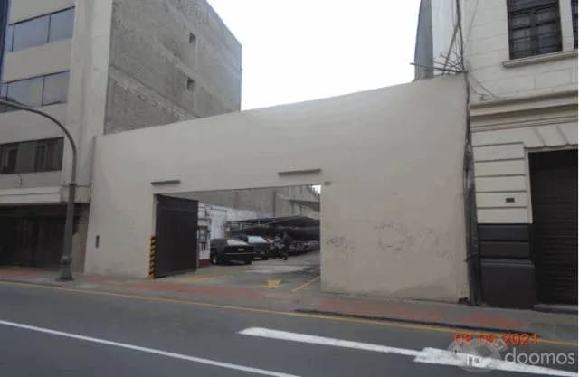 Venta de playa de estacionamiento con ocupantes precarios - 1