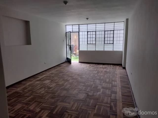 Departamento Amplio y Buena Ubicación - 1