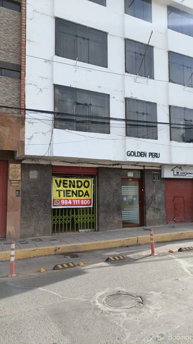 Tienda comercial en el centro de Cusco - 1