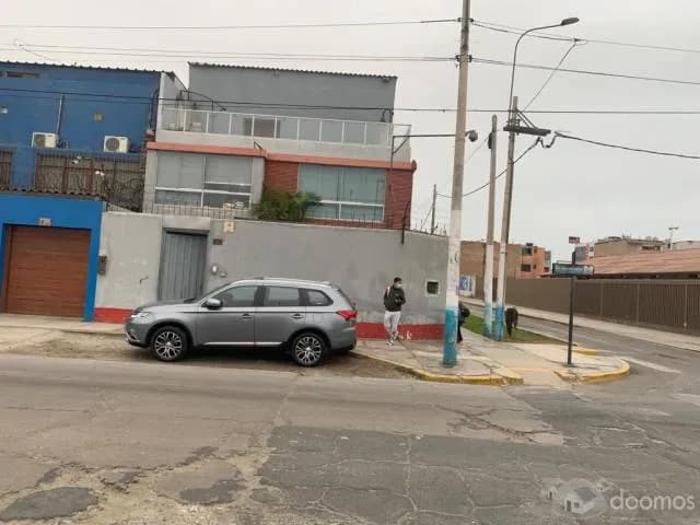 Casa Comercial en Venta de 4 Pisos con 643 m² en La Perla - 1