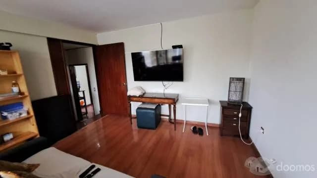 Venta de Casa Como Terreno de 1347 m² en Santiago de Surco - 1