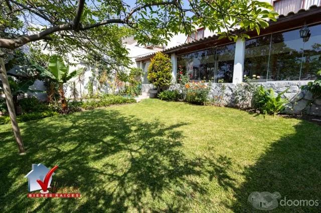 VENTA DE CASA COMO TERRENO EN LOS ALAMOS DE MONTERRICO, SURCO - 1