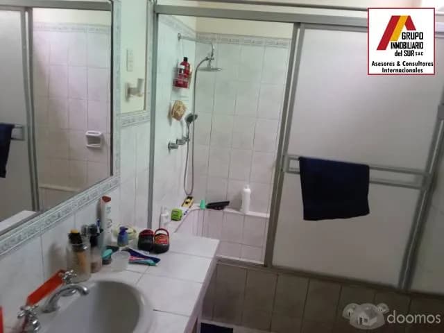 Vendo casa de 248 m² en Urb. Bancarios Chincha - 2