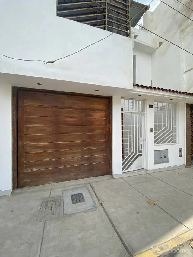 SE VENDE CASA DE 3 PISOS EN CHINCHA DE 127 M2 - 2