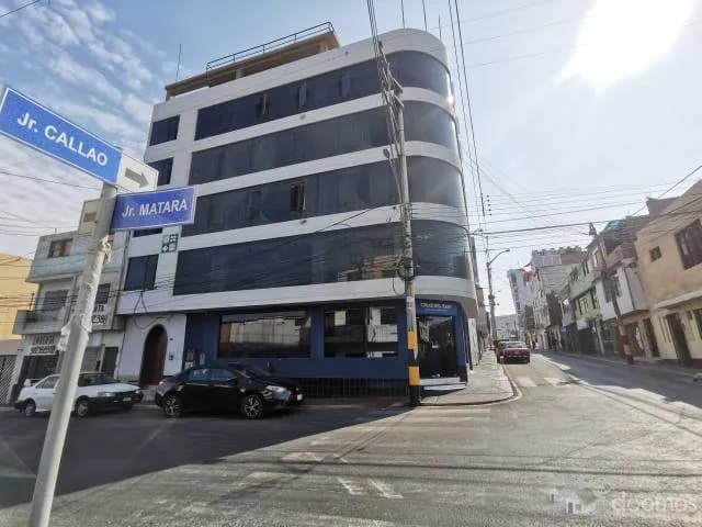 REMATO POR VIAJE LOCAL COMERCIAL EN ESQUINA 1ER PISO ILO - 2