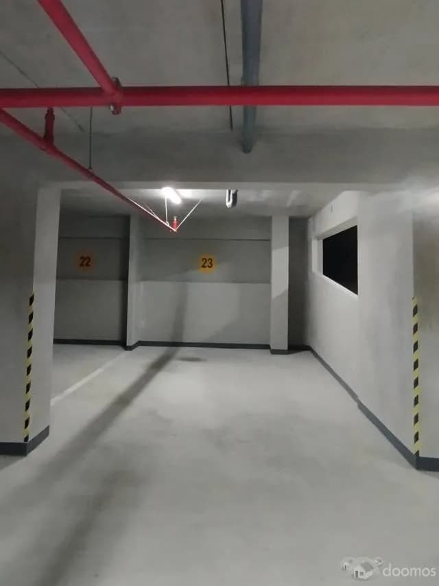 Estacionamiento amplio en Lince - 1