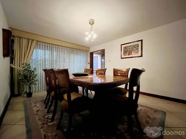 VENDO CASA EN URBANIZACIÓN CENTRO COMERCIAL MONTERRICO - 2