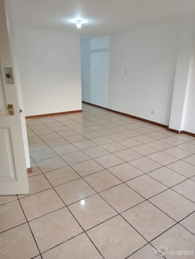 Alquilo Amplio Departamento - 2