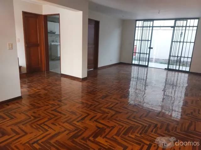 ALQUILO HERMOSA CASA DE TRES PISO - 2