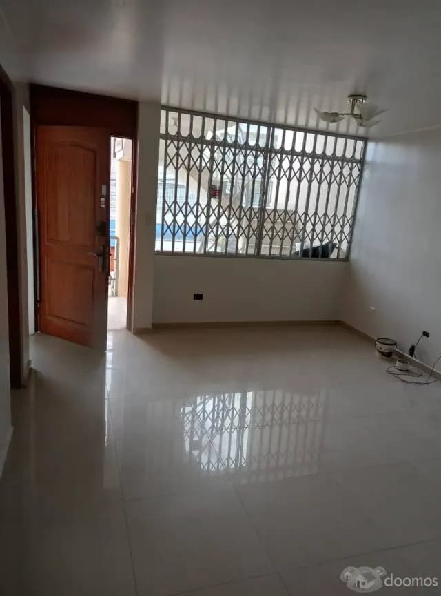 Alquilo departamento en segundo piso con 95 m2 de area construida - 1