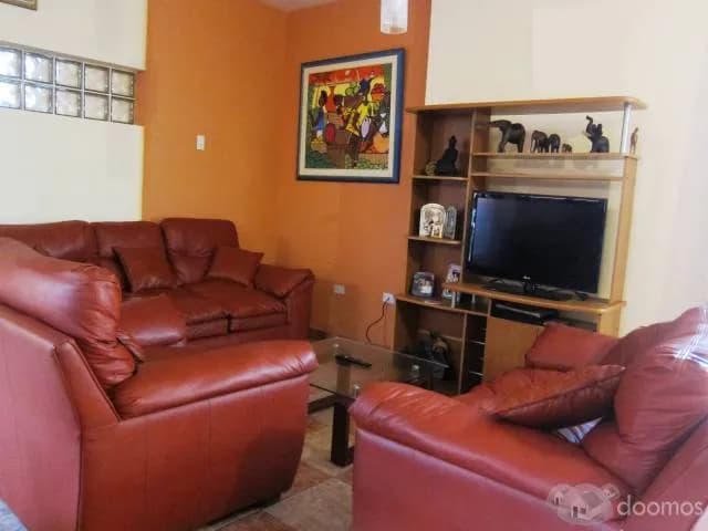 Departamento en primer piso de 4 habitaciones con cochera - 2