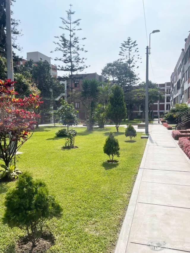 Monterrico. Cerca a universidades, Jockey Plaza, CC El Polo,  Vive seguro en condominio con amplias áreas verdes - 1