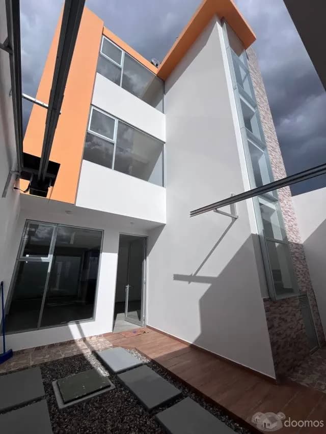Casa de 3 Pisos con 4 dorm Urb Parques de Huancayo cerca a la UPLA - 2