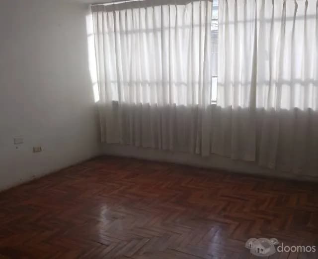 Casa de 2 Pisos en el Centro de El Tambo - 2