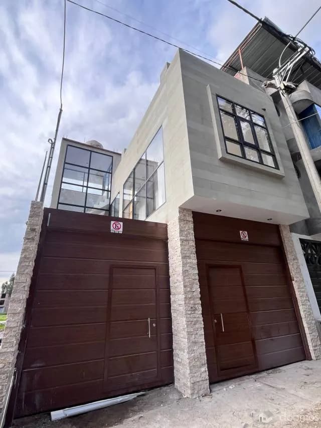 Casa de 2 Pisos con doble cochera Urb. Los Sauces – El Tambo - 1