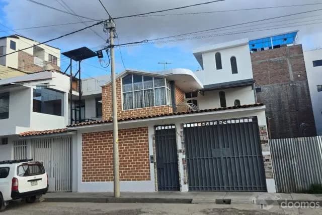 Casa de 3 Pisos Urb. Jardines de San Carlos cerca al Parque Grau y Univ. Continental - 1