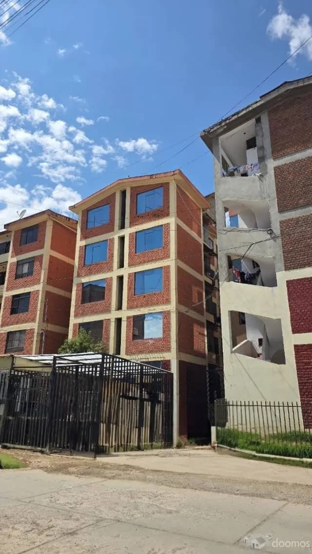 Se Alquila Departamento Semi Amoblado de 2 Dormitorios Frente al Parque Grau - 1