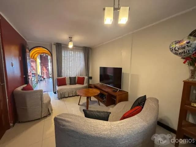 Se Vende Casa de 3 Pisos + Cochera Urb. Amelia Oyague Cerca al Colegio San Pio x – El Tambo - 2