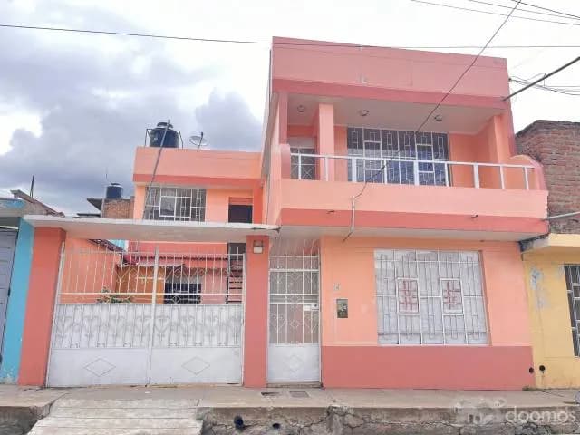 Se Vende Casa de 3 Pisos mas cochera Jr. Manuel Fuentes 115 – El Tambo - 1
