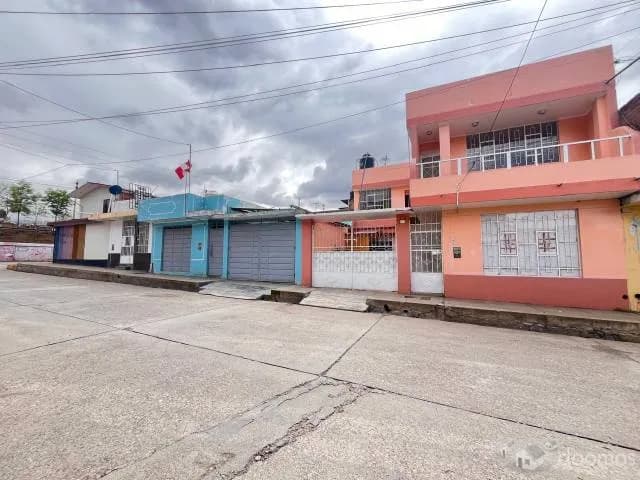 Se Vende Casa de 3 Pisos mas cochera Jr. Manuel Fuentes 115 – El Tambo - 2