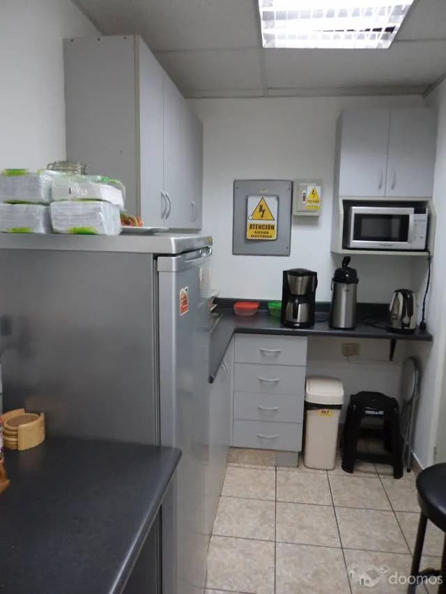 ALQUILER DE OFICINA EN CENTRO EMPRESARIAL - LISTA PARA FUNCIONAMIENTO - 2