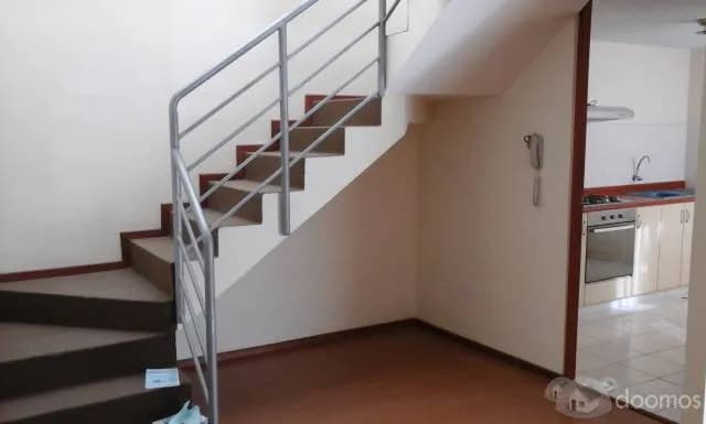 VENDO DEPARTAMENTO DUPLEXEN EL CUARTO PISO CON AIRES EN MIRAFLORES - 1