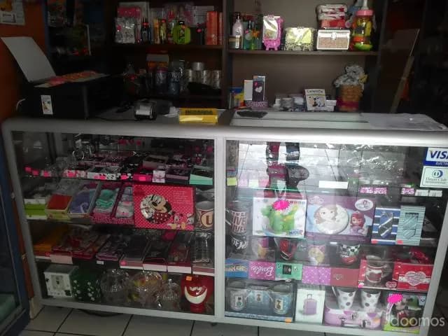 TRASPASO DE NEGOCIO BAZAR,PERFUMERIA,REGALOS,LIBRERIA - 2