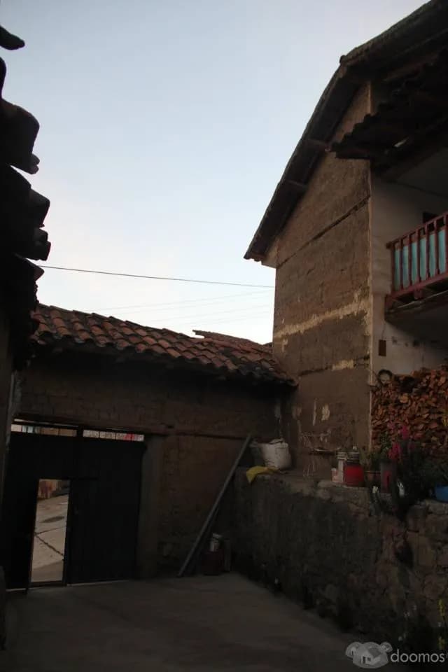 Ocasión remato casa de 2 pisos en avenida y plena esquina con 289 m2 - 1