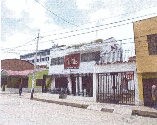 VENTA DE CASA INMUEBLE EN ZONA CÉNTRICA DE HUANCAYO JUNTO A COLEGIOS Y ENTIDADES PÚBLICAS Y PRIVADAS - 1
