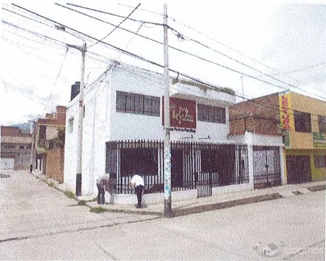 VENTA DE CASA INMUEBLE EN ZONA CÉNTRICA DE HUANCAYO JUNTO A COLEGIOS Y ENTIDADES PÚBLICAS Y PRIVADAS - 2