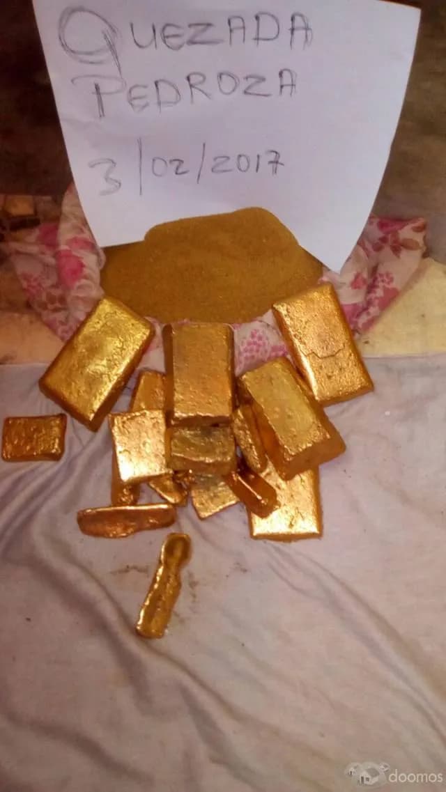 Barras de oro en la multitud para la venta - 2