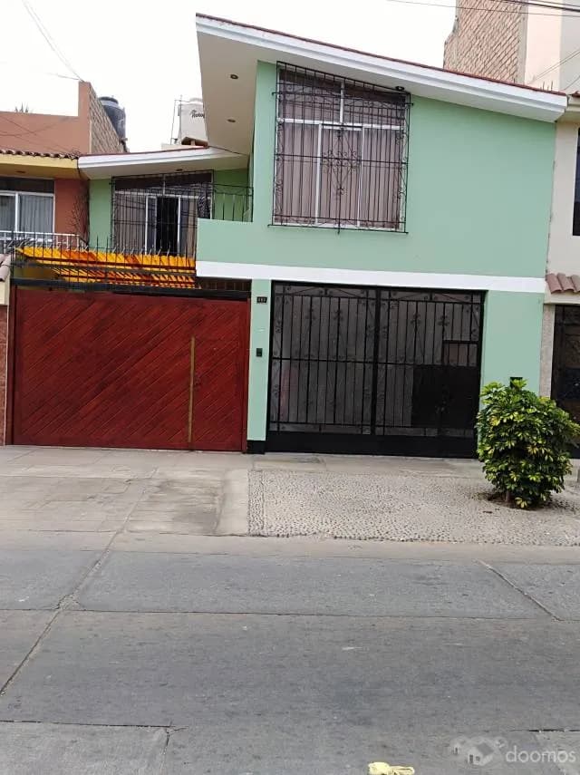 VENDO CASA 3 PLANTAS - 1