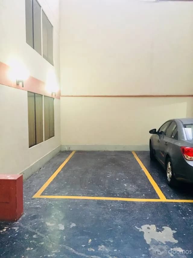 Alquilo Cochera en Miraflores - 1