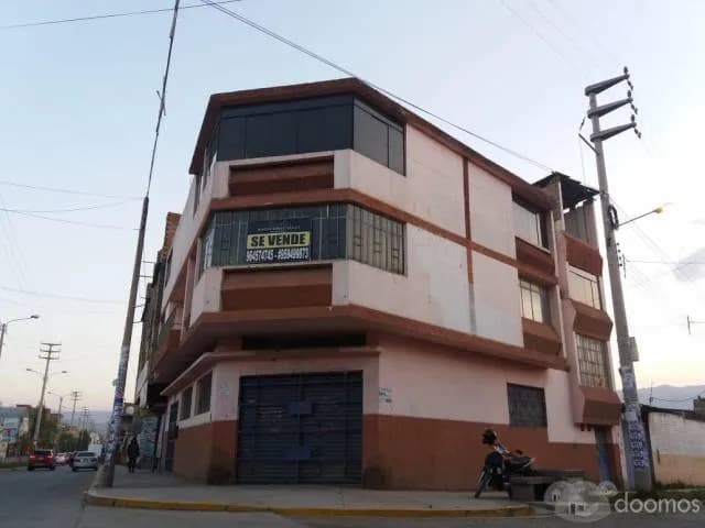 Propiedad Para Uso Comercial con Depa de 6 Dormitorios. Esquina Av. Huancavelica y Av. Arterial Chilca Huancayo. - 2