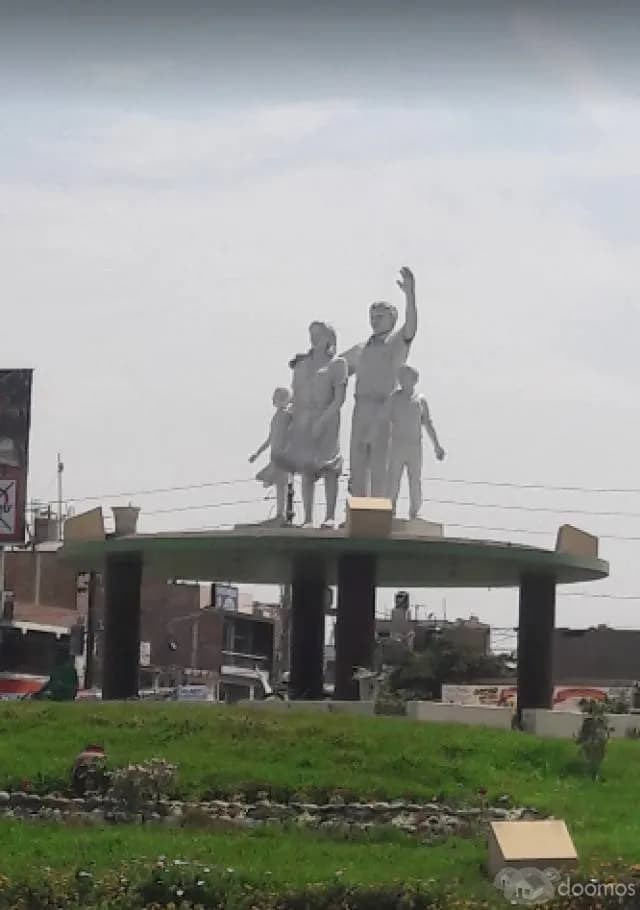 VENDO AMPLIA CASA en ESQUINA - Ovalo La Familia - 1