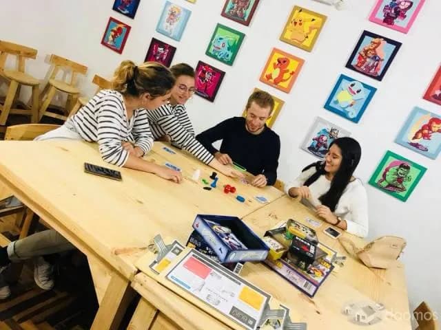 ¡Ocasión por viaje! Se da en traspaso, la ÚNICA cafetería con juegos de mesa de la Ciudad! - 2