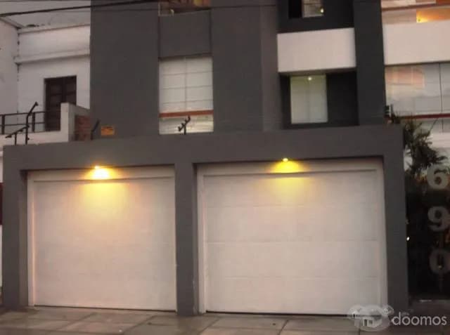 Alquilo cochera techada en Miraflores - 2