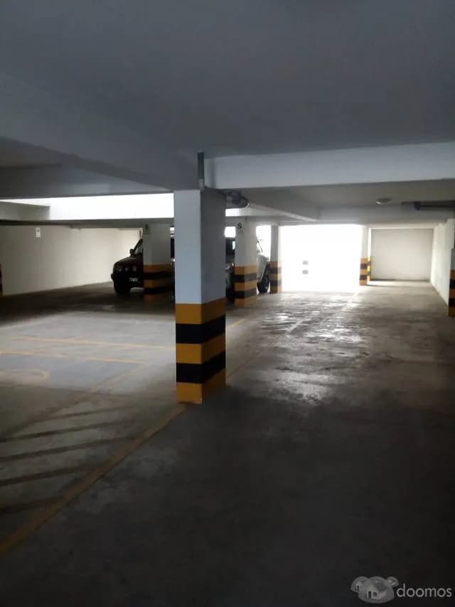 ALQUILO ESTACIONAMIENTO TECHADO - SURCO - 2