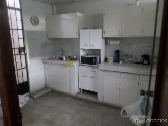 Vendo casa grande en urb Miraflores, zona NO inundable - 2